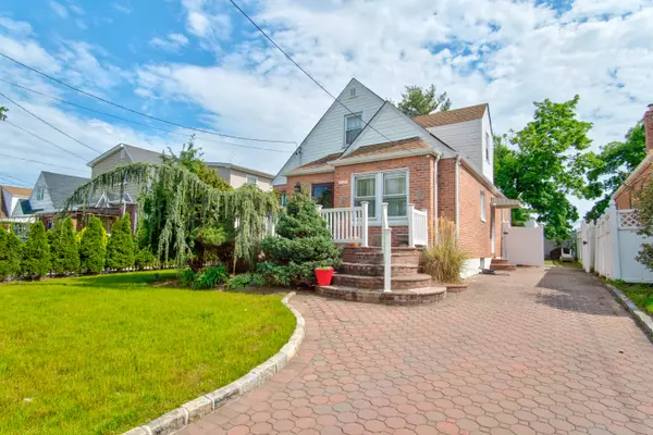 238-30 116th Rd, Elmont, NY 11003