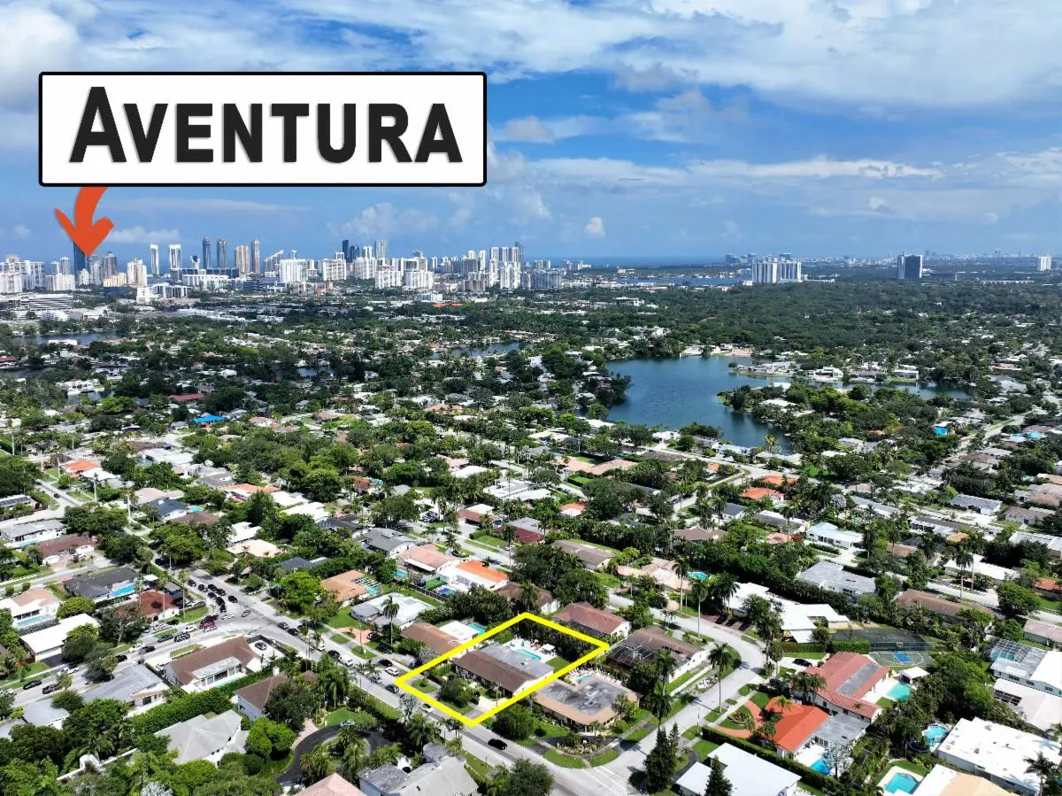1950 NE 199th St, Miami, FL 33179