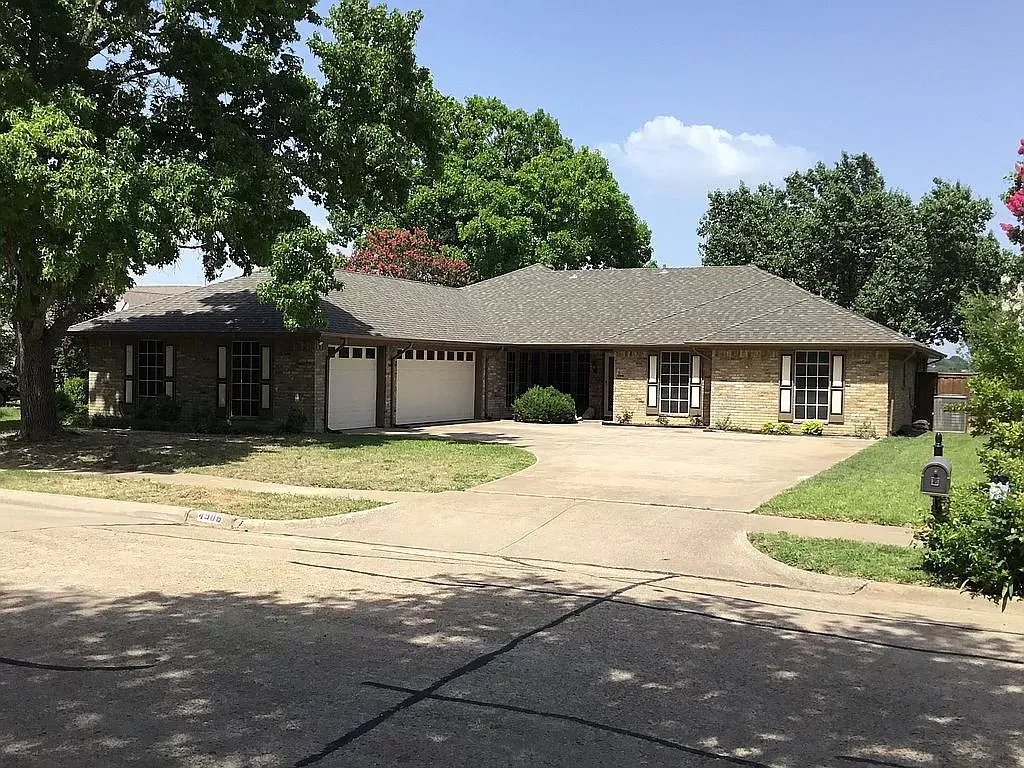 4906 Edgewater Dr, Rowlett, TX 75088