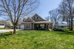 110 Oak Ln, Hallsville, MO 65255