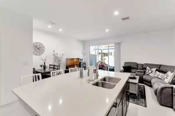 Palmetto, FL 34221,6211 Willowside St