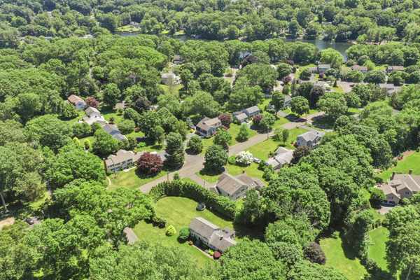 722 Mountain Laurel Rd, Fairfield, CT 06824
