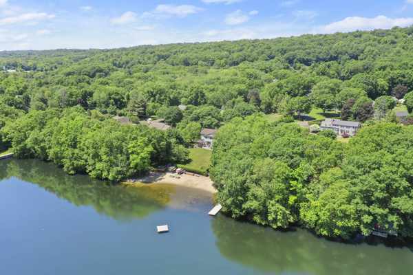722 Mountain Laurel Rd, Fairfield, CT 06824