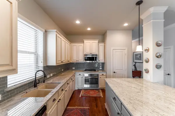 1017 Ivy Charm Way, Arlington, TX 76005