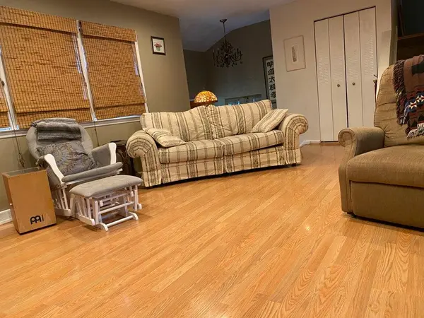933 Alexandria Dr, Newark, DE 19711
