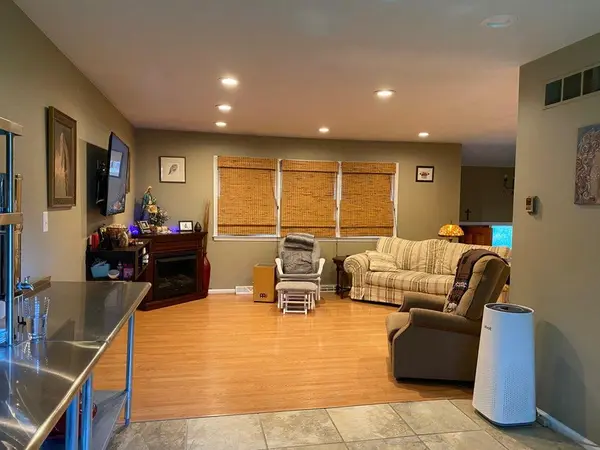 933 Alexandria Dr, Newark, DE 19711