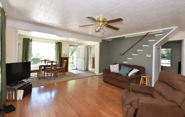 N1165 Mulberry Dr, Genoa City, WI 53128
