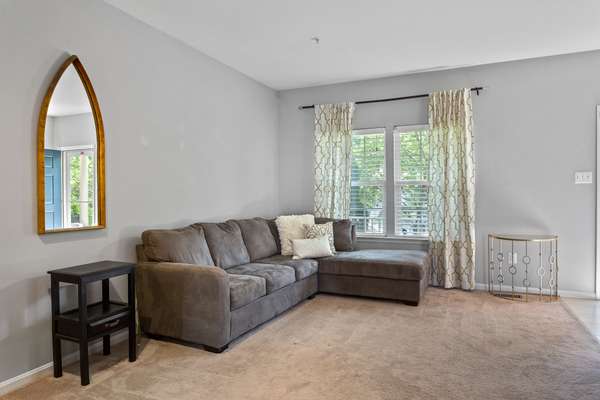 3082 Raking Leaf Dr, Abingdon, MD 21009