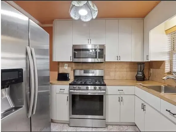 200 Bay 49th St, Brooklyn, NY 11214