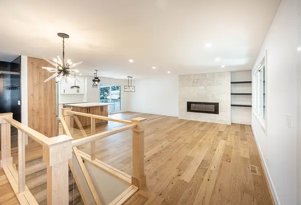 548 Hunts Cres NW, Calgary, AB T2K 4H9