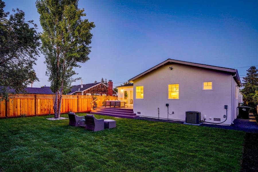 946 Montgomery St, San Carlos, CA 94070