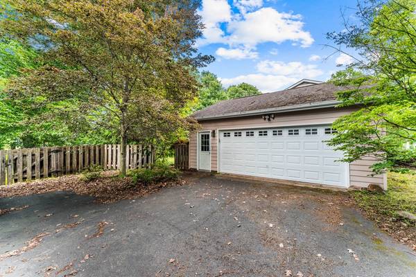 4715 Scott Dr, Hermitage, PA 16148