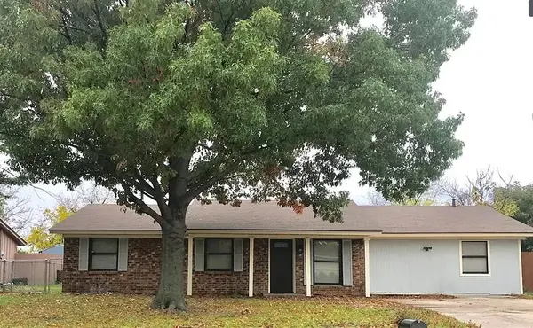 209 W Park Dr, Little Elm, TX 75068