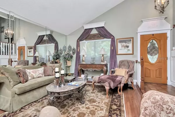 Tampa, FL 33618,2728 Lakeville Dr