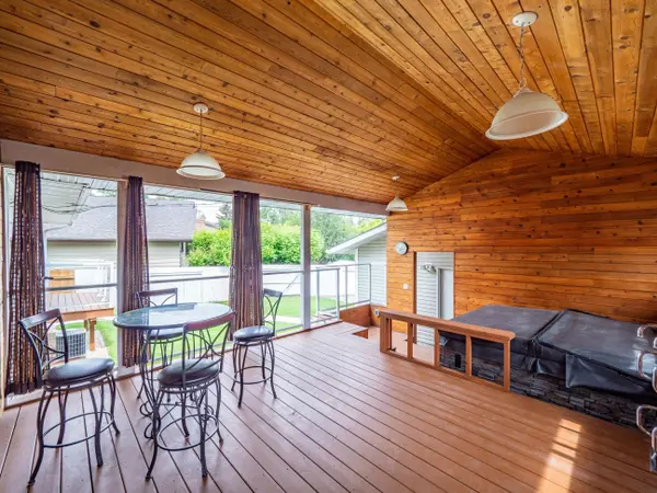 13824 Parkland Blvd SE, Calgary, AB T2J 3X4
