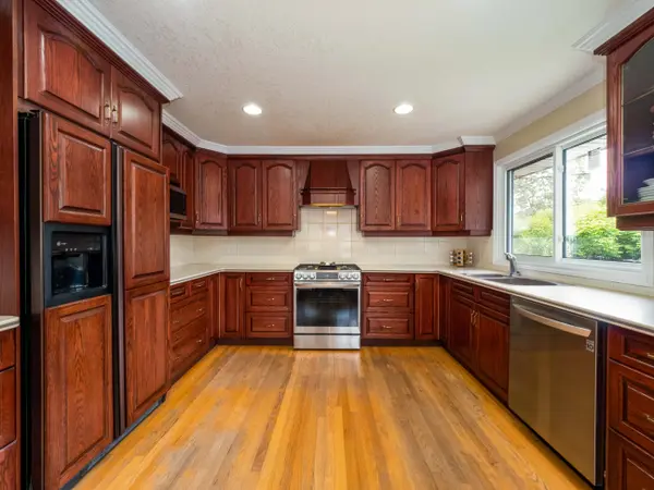 13824 Parkland Blvd SE, Calgary, AB T2J 3X4
