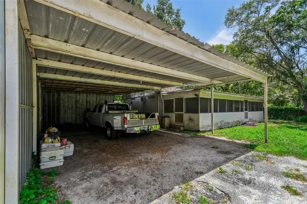 9428 Six Mile Creek Rd, Tampa, FL 33610