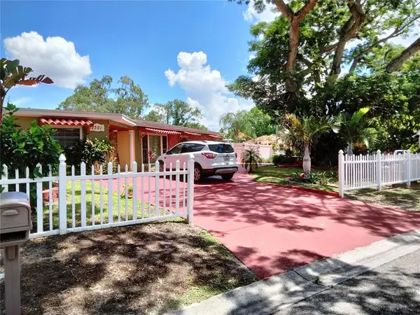 2301 W Robson St, Tampa, FL 33604