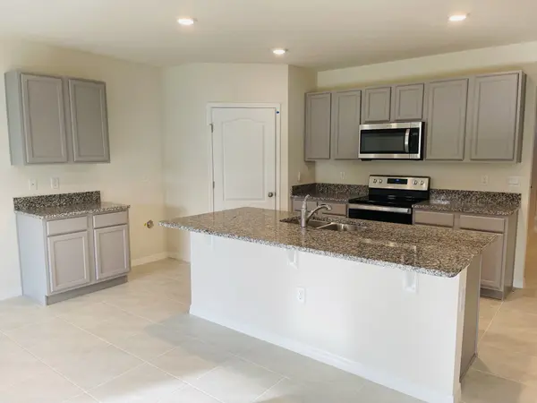 2805 IVY LAKE CT, Lakeland, FL 33811