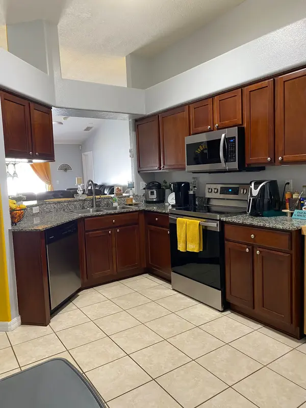 7625 Weehawken Dr, Zephyrhills, FL 33540