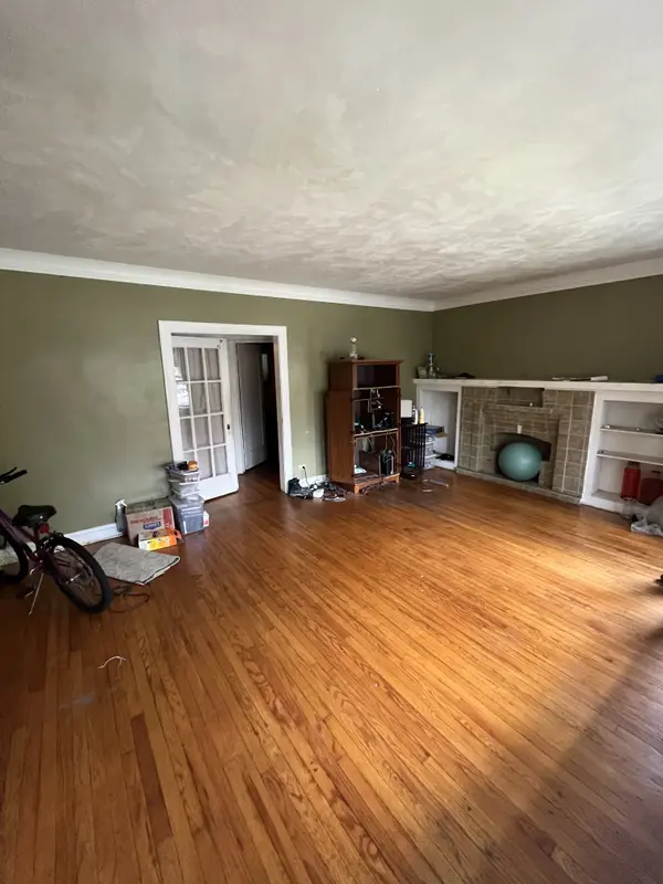 8136 S Chappel Ave, Chicago, IL 60617