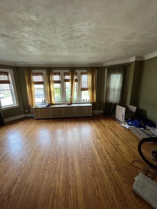 8136 S Chappel Ave, Chicago, IL 60617
