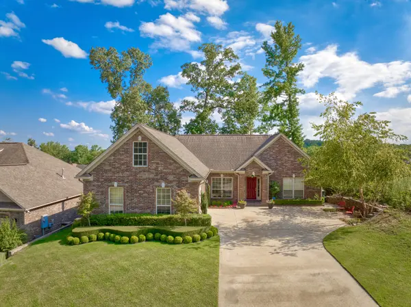 7915 Kanis Oaks Dr, Little Rock, AR 72204