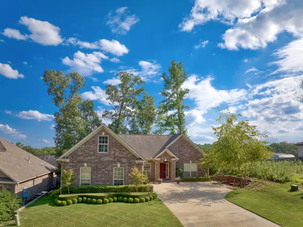 7915 Kanis Oaks Dr, Little Rock, AR 72204