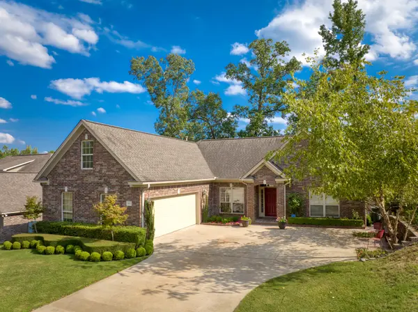 7915 Kanis Oaks Dr, Little Rock, AR 72204