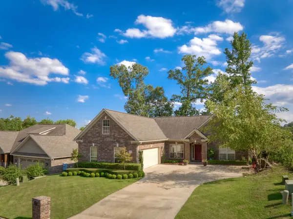 7915 Kanis Oaks Dr, Little Rock, AR 72204