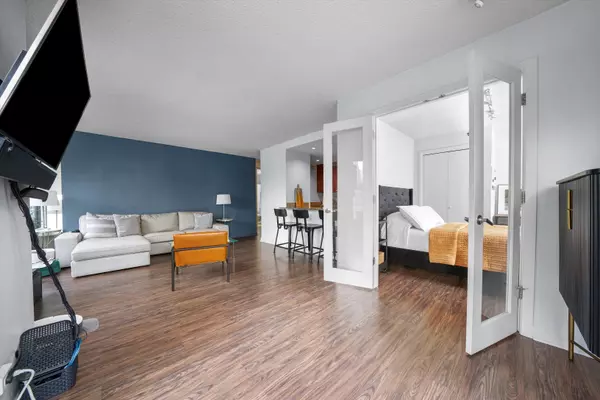 Chicago, IL 60611,30 E Huron St