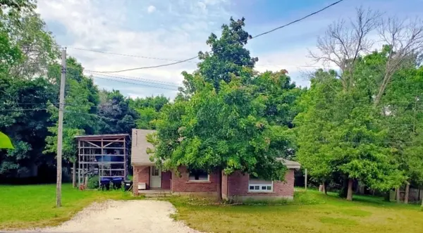 12 Bayview Ave, Wasaga Beach, ON L9Z 2Y6