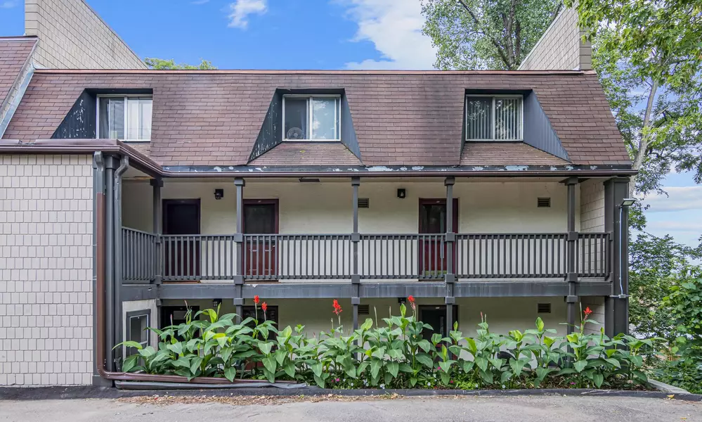 380 Ramsey St #11B, St Paul, MN 55102