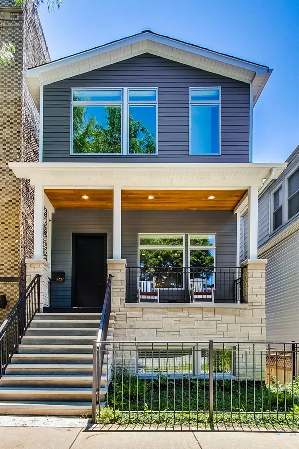 2327 W Melrose St, Chicago, IL 60618