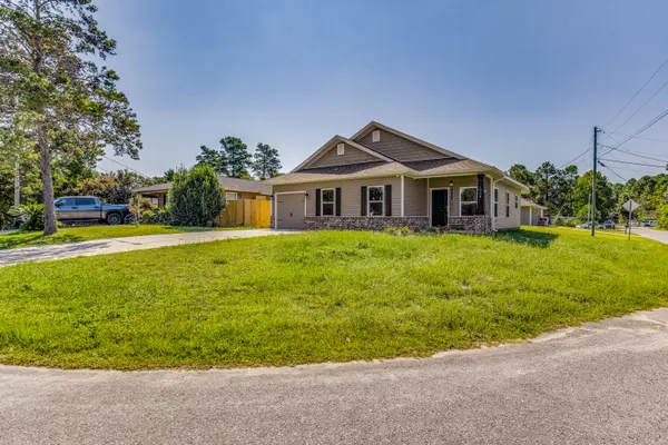 1934 Diplomat St, Gulf Breeze, FL 32563