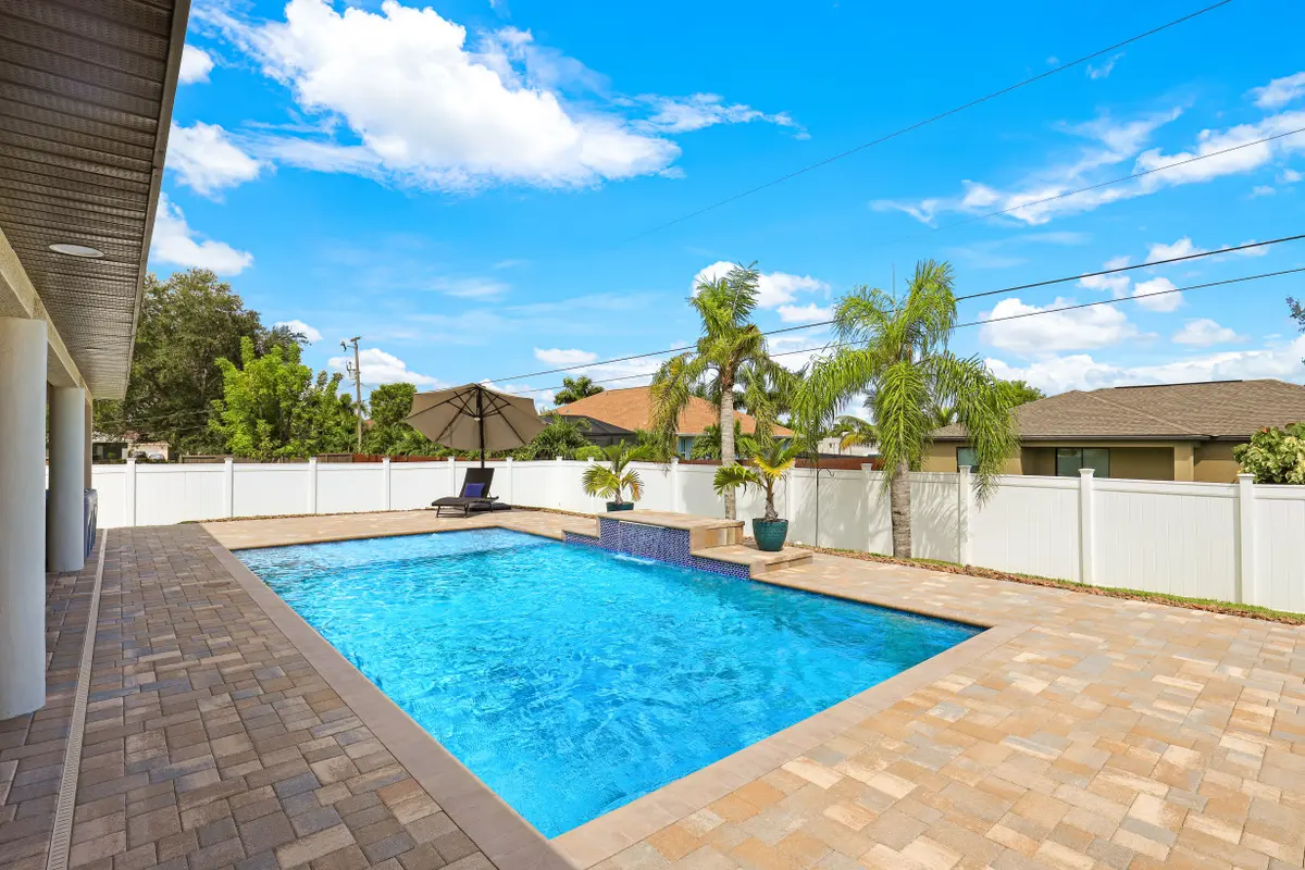 707 SW 13th Ter, Cape Coral, FL 33991