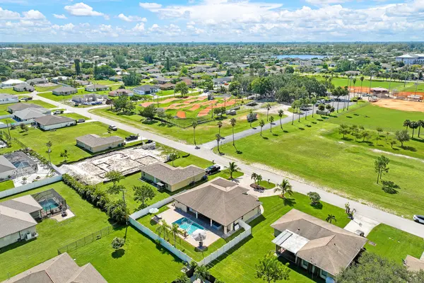 707 SW 13th Ter, Cape Coral, FL 33991