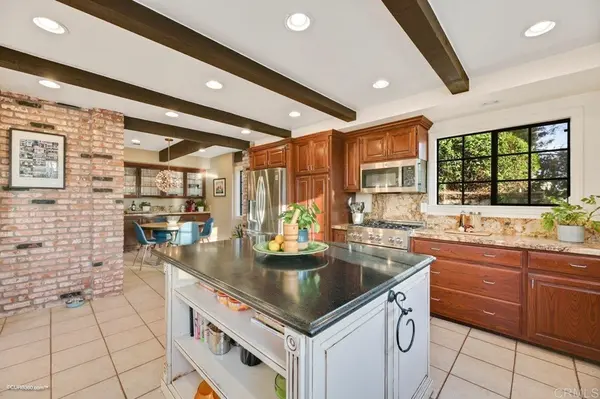 2332 Mira Sol Dr, Vista, CA 92084