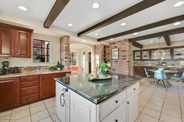 2332 Mira Sol Dr, Vista, CA 92084
