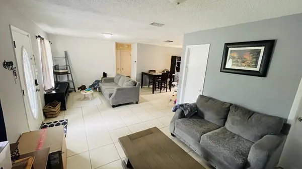 280 W Gardenia Dr, Orange City, FL 32763