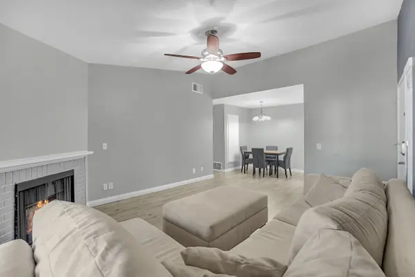 1171 Packers Cir #40, Tustin, CA 92780