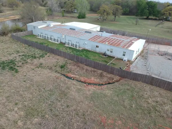 7132 Newport Rd, Lone Grove, OK 73443