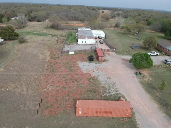 7132 Newport Rd, Lone Grove, OK 73443