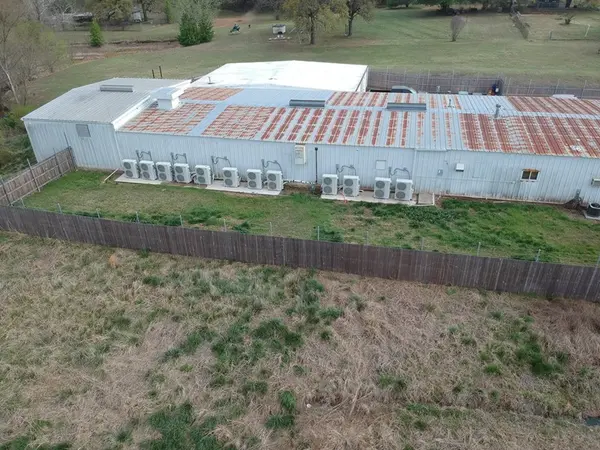 7132 Newport Rd, Lone Grove, OK 73443