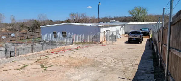 7132 Newport Rd, Lone Grove, OK 73443