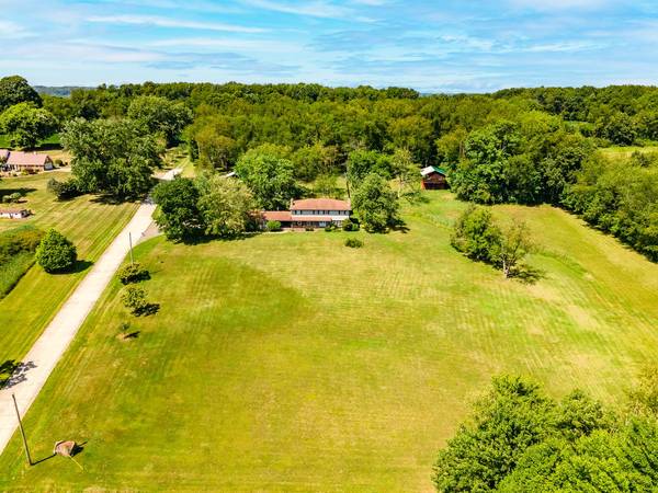 202 Mooney Dr, New Castle, PA 16105