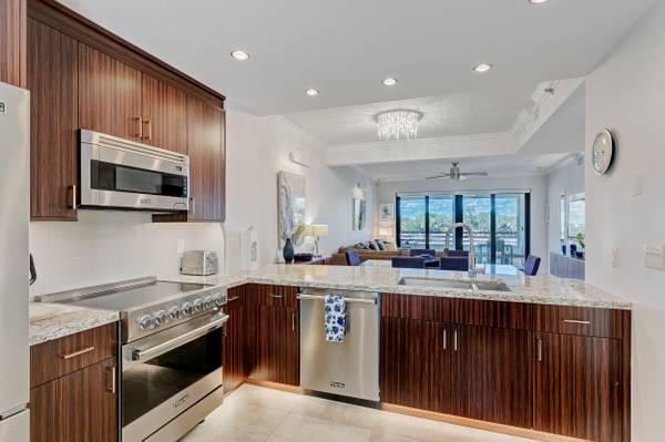 834 Oak Harbour Dr, Juno Beach, FL 33408