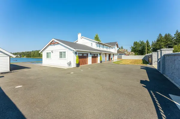 20543 28 ave, Sunrise Lake Brookswood,
