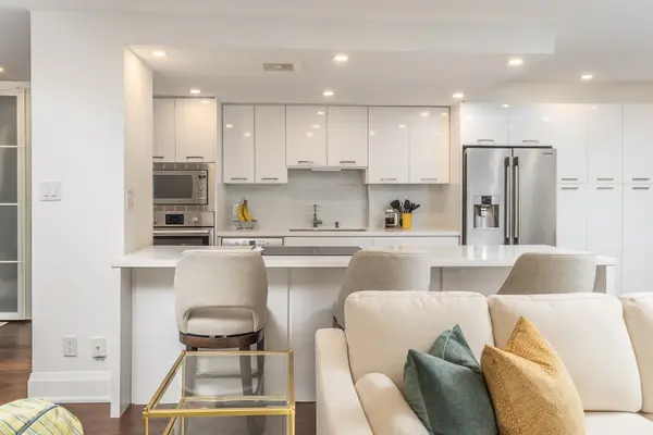 60 Montclair Ave #207, Toronto, ON M5P 1P7