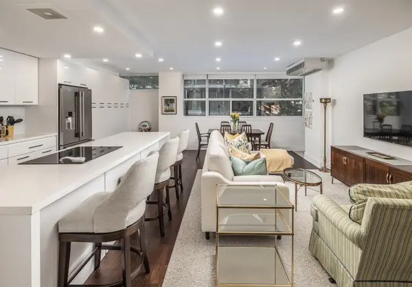 60 Montclair Ave #207, Toronto, ON M5P 1P7